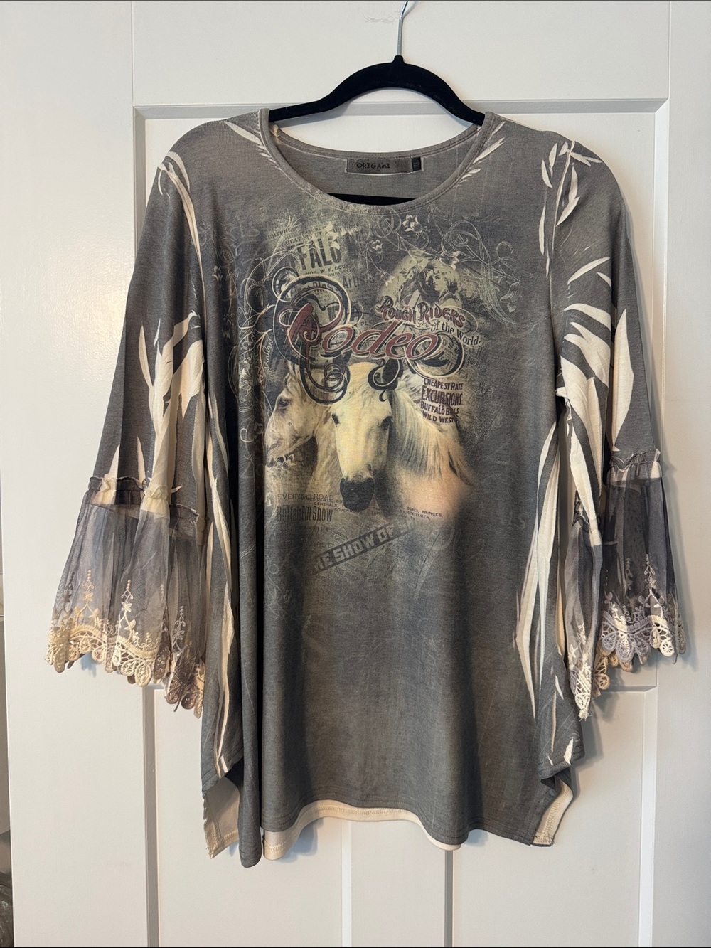 Rodeo Graphic Bell-Sleeve Top - Gray